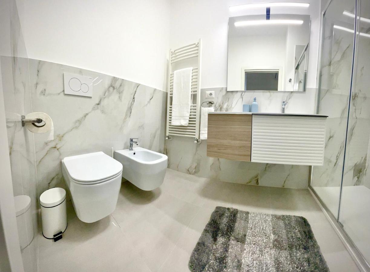Luxury 2 Bedroom Apartament, Close To San Siro, Fiera And 10 Min Metro To Duomo Milan Bagian luar foto