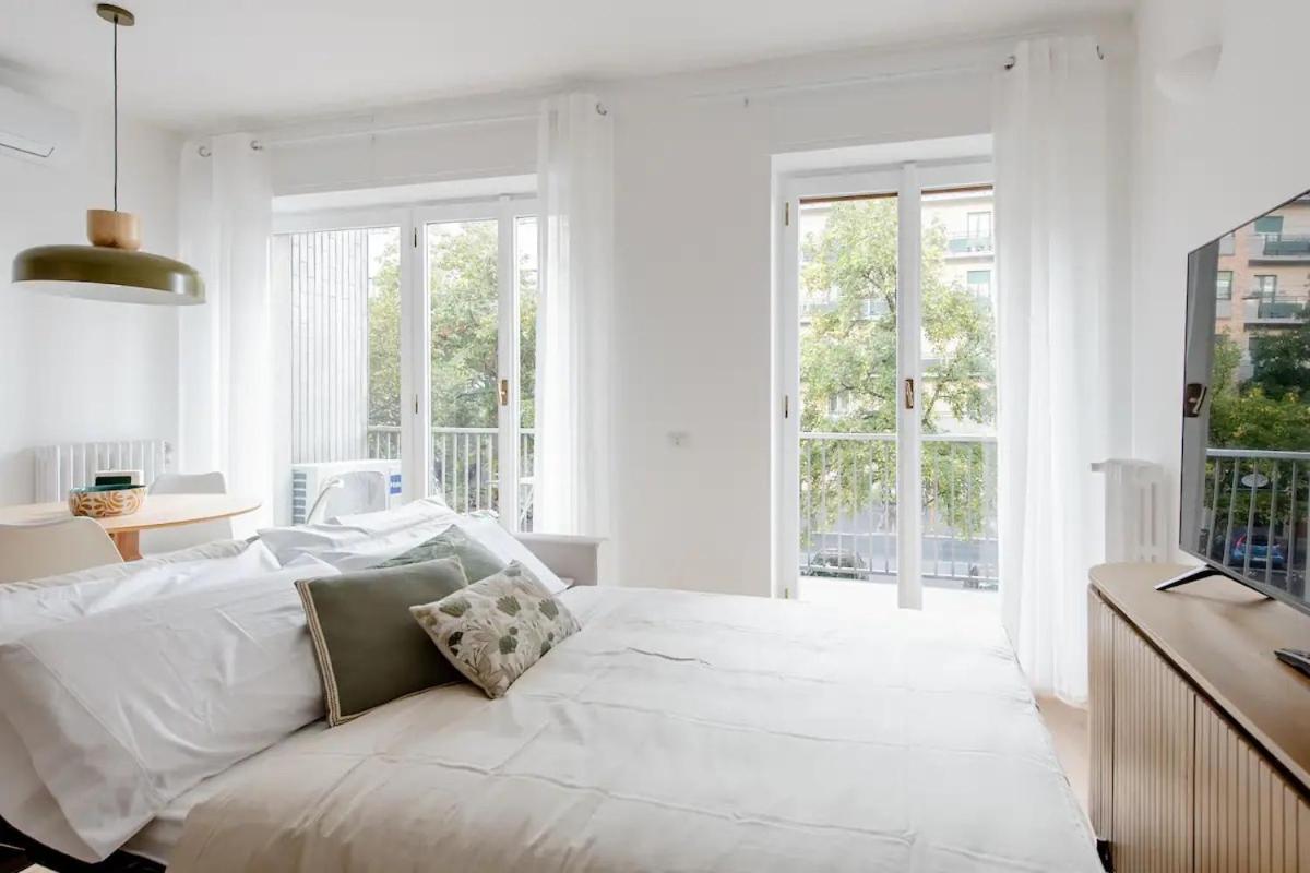 Luxury 2 Bedroom Apartament, Close To San Siro, Fiera And 10 Min Metro To Duomo Milan Bagian luar foto