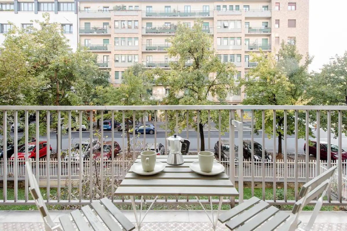 Luxury 2 Bedroom Apartament, Close To San Siro, Fiera And 10 Min Metro To Duomo Milan Bagian luar foto