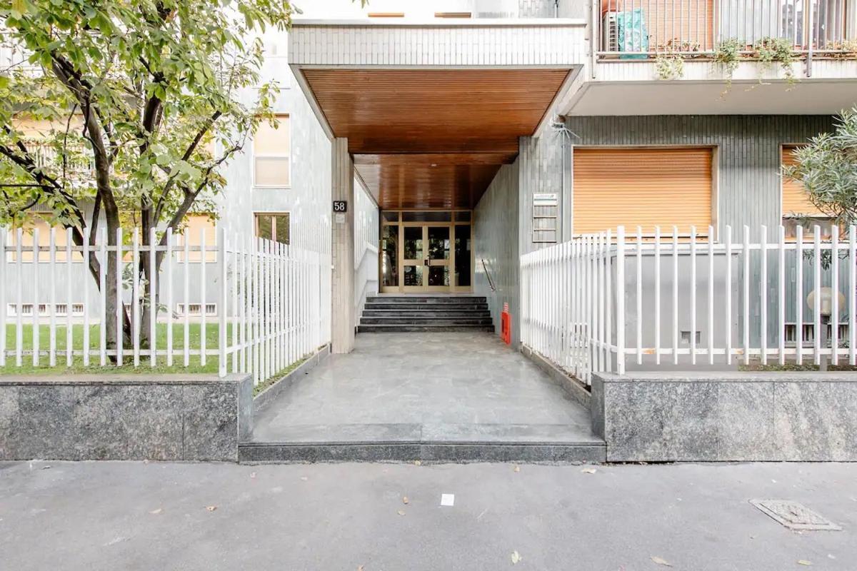 Luxury 2 Bedroom Apartament, Close To San Siro, Fiera And 10 Min Metro To Duomo Milan Bagian luar foto