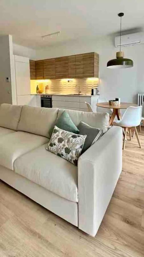 Luxury 2 Bedroom Apartament, Close To San Siro, Fiera And 10 Min Metro To Duomo Milan Bagian luar foto