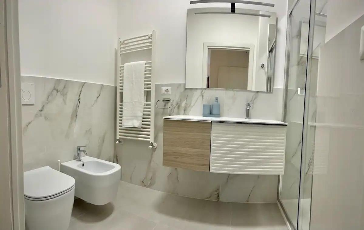 Luxury 2 Bedroom Apartament, Close To San Siro, Fiera And 10 Min Metro To Duomo Milan Bagian luar foto