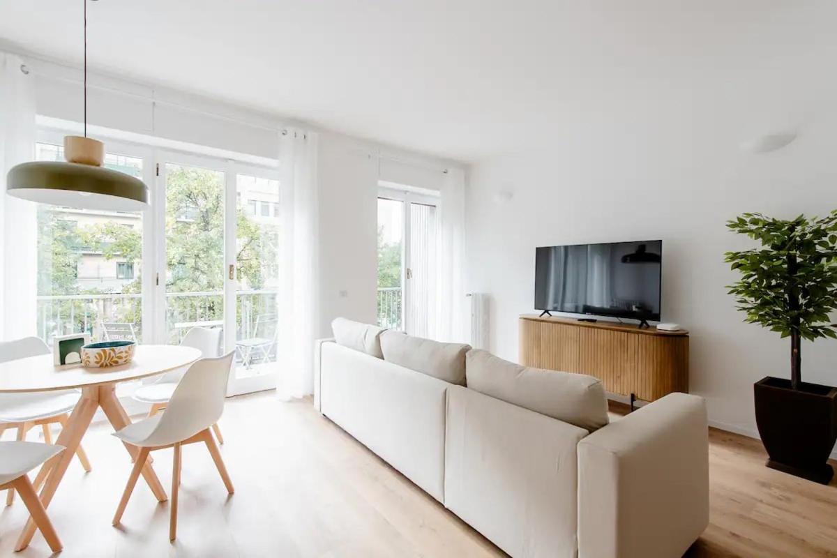 Luxury 2 Bedroom Apartament, Close To San Siro, Fiera And 10 Min Metro To Duomo Milan Bagian luar foto