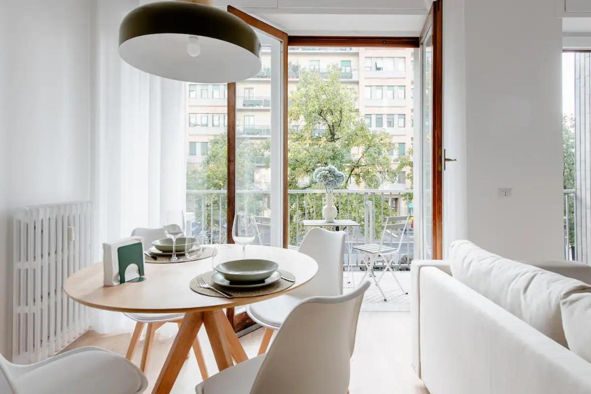 Luxury 2 Bedroom Apartament, Close To San Siro, Fiera And 10 Min Metro To Duomo Milan Bagian luar foto