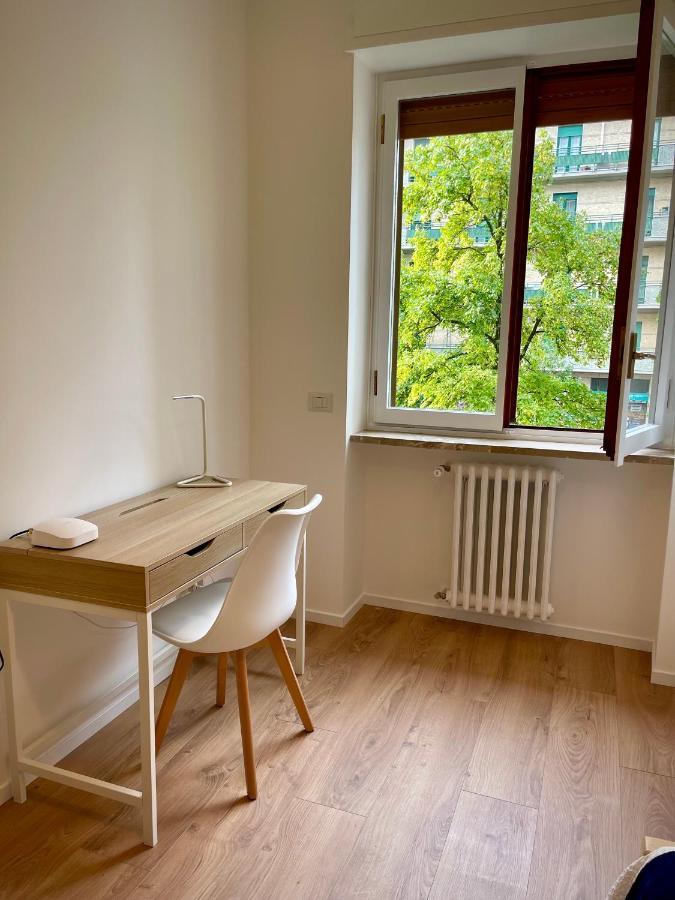 Luxury 2 Bedroom Apartament, Close To San Siro, Fiera And 10 Min Metro To Duomo Milan Bagian luar foto