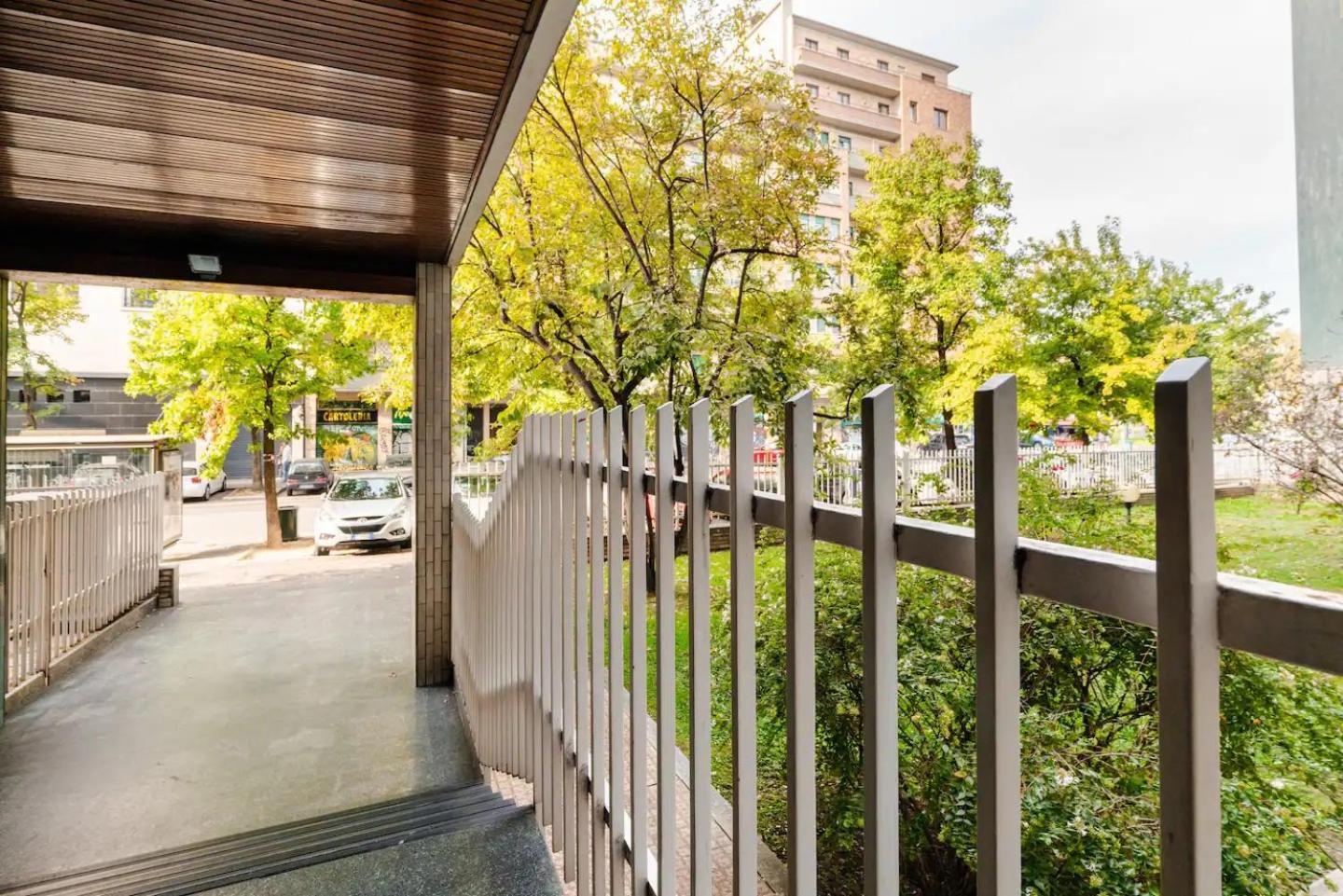Luxury 2 Bedroom Apartament, Close To San Siro, Fiera And 10 Min Metro To Duomo Milan Bagian luar foto
